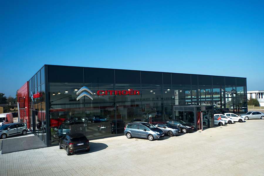 Facadeløsning lever op til bilbranchens traditioner, Vævervej 16, 8800 Viborg